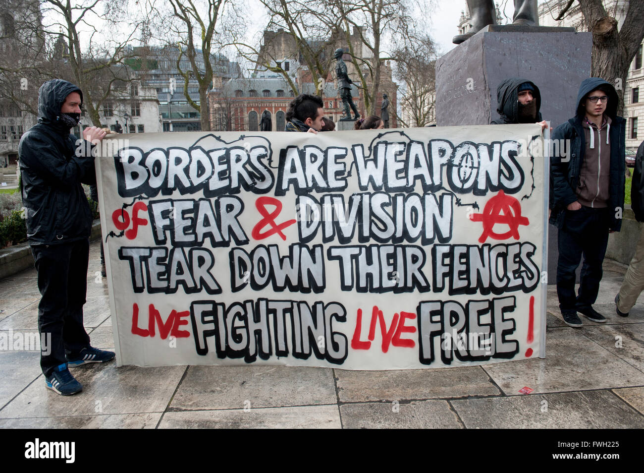 activists-from-refugees-welcome-no-borders-and-london-2-calais-groups-FWH225.jpg